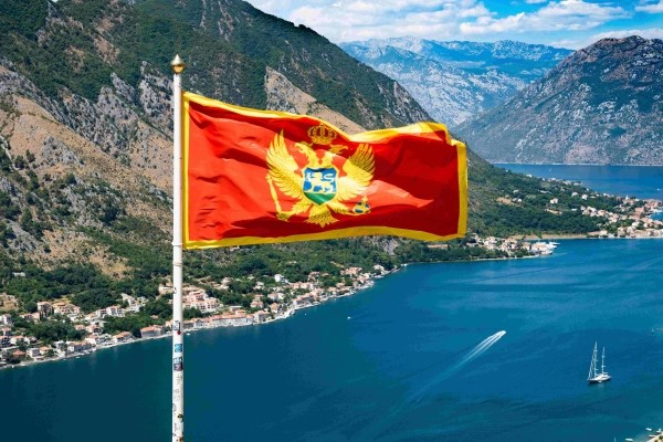 Черногория. Постановка яхт и катеров под черногорский флаг. Наши брокеры помогут быстро и правильно пройти все необходимые формальные процедуры.