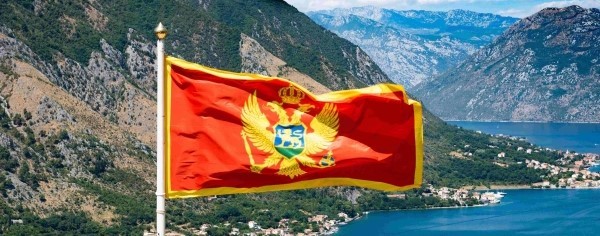 Постановка под флаг Черногории